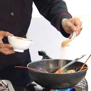 Chiên tôm hùm với muối